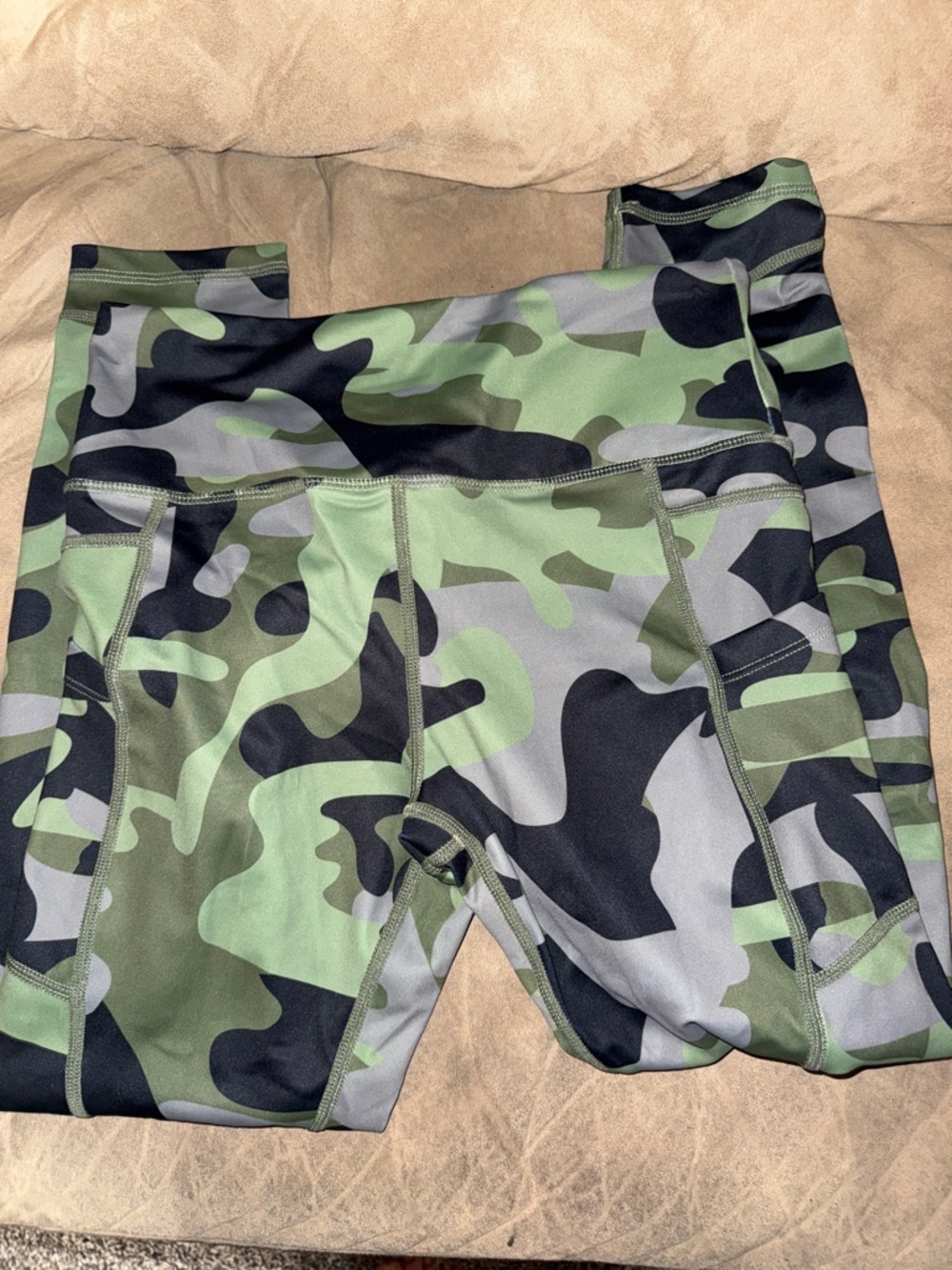 High-Waist Camo Leggings in Green Camo